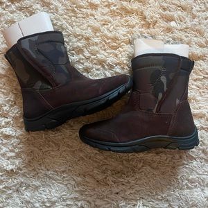 BRAND NEW!! Landsend Boys Winter Boot! Size 2